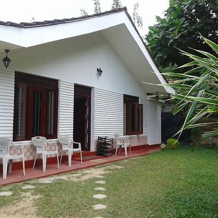 Family Guest House Mirissa Exterior foto
