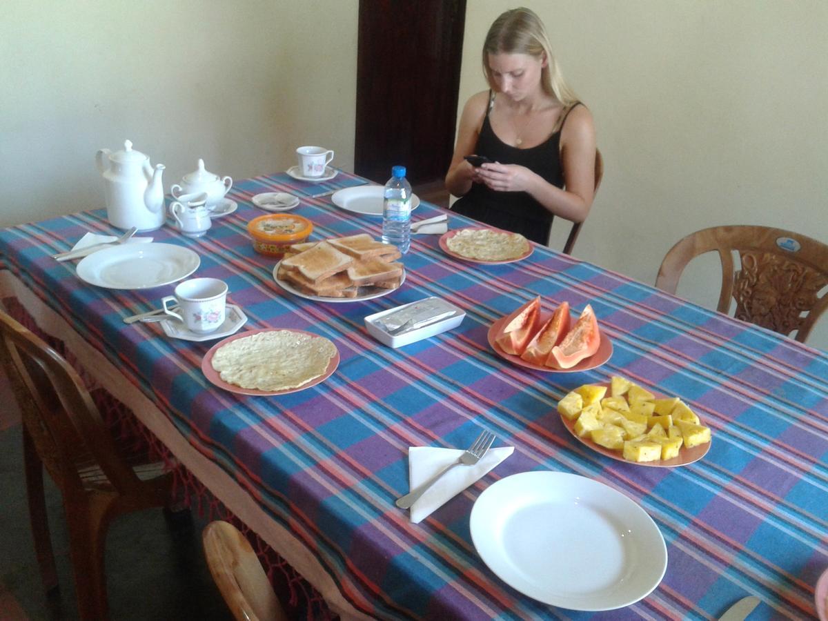 Family Guest House Mirissa Exterior foto